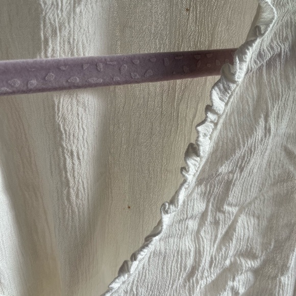 White blouse - Picture 6 of 9